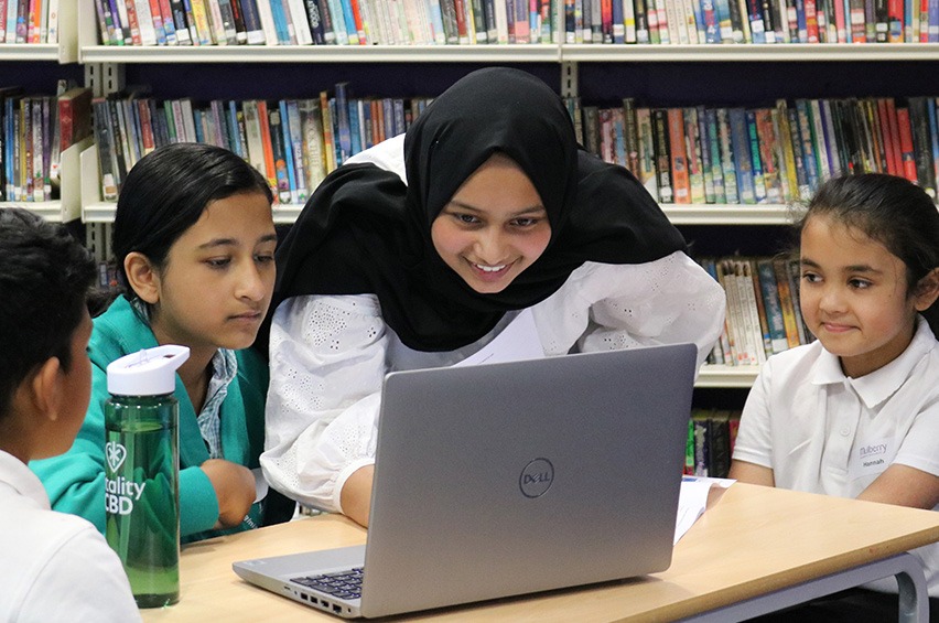 Hundreds of 8-9 year old children in Tower Hamlets primary schools are experiencing the Mulberry STEM Academy Roadshow.